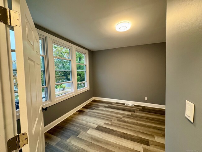 Building Photo - 8 Read St