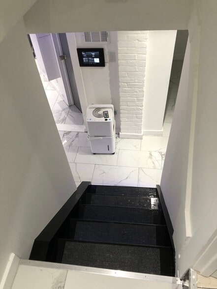 Building Photo - 196 Danforth Ave