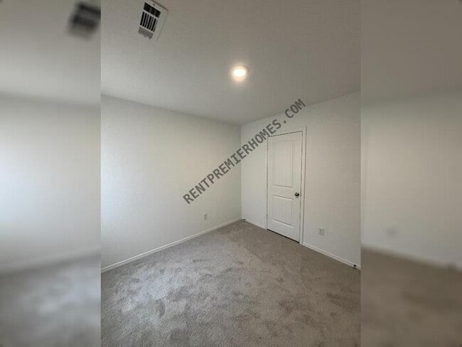 Building Photo - 250 Sarah Alyse Ln