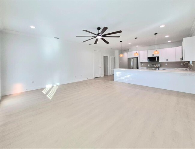 Building Photo - 3304 E North Bay St