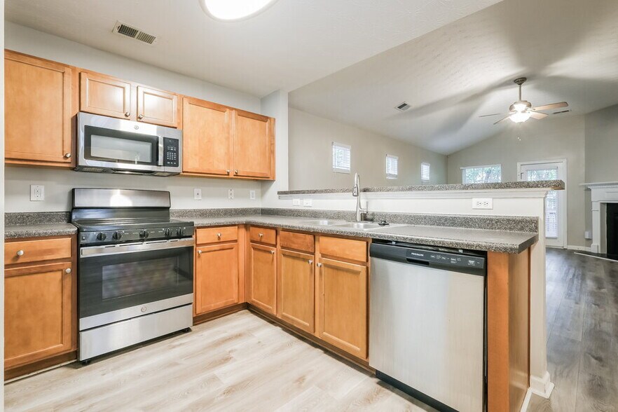 Building Photo - 79 Topaz Dr