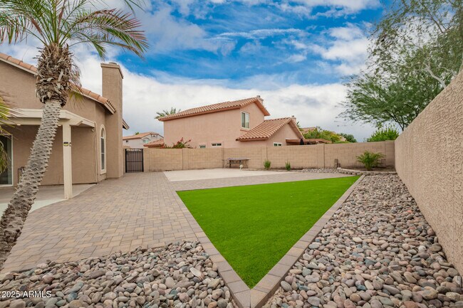 Building Photo - 2901 E Woodland Dr