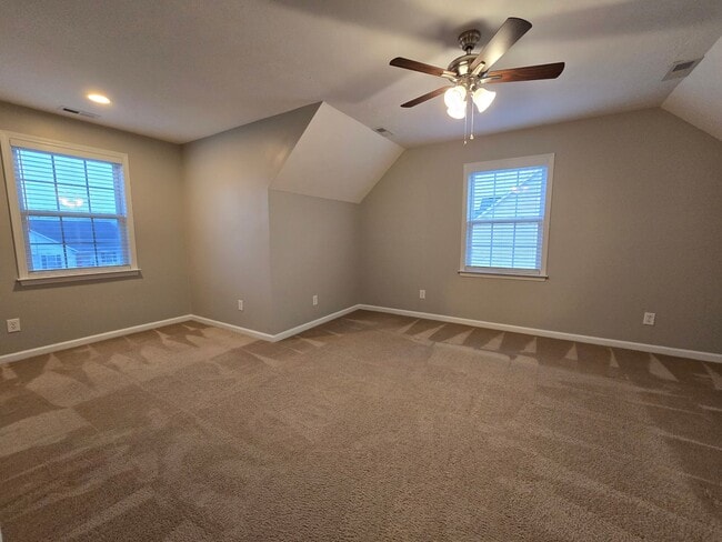 Building Photo - NEW LISTING!!!!!