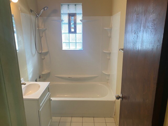 Bath - 11200 S Hale Ave