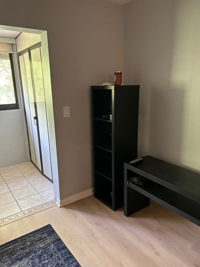 Building Photo - Charming 2BR Condo in Clearwater