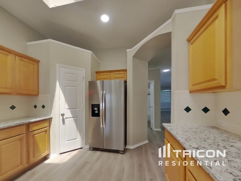 Building Photo - 5619 Indian Hill Dr
