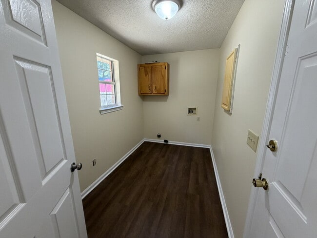 Building Photo - Home for Rent