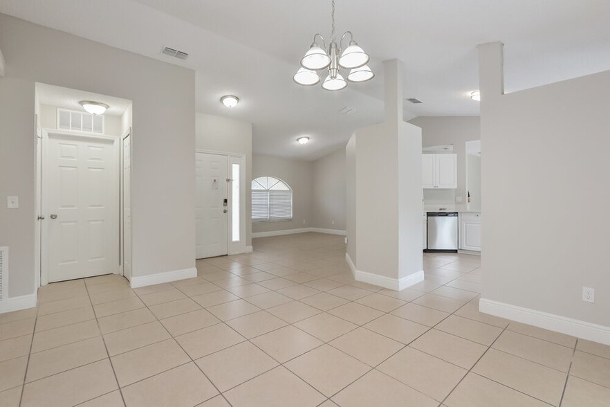 Building Photo - 5176 Heatherstone Ct