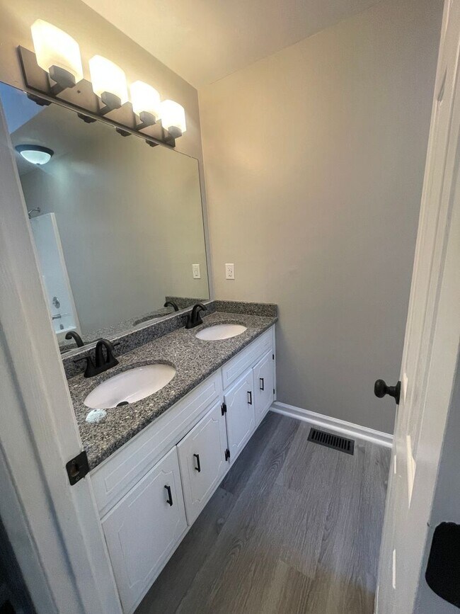 Building Photo - Available now in Amelia Landing Subdivisio...