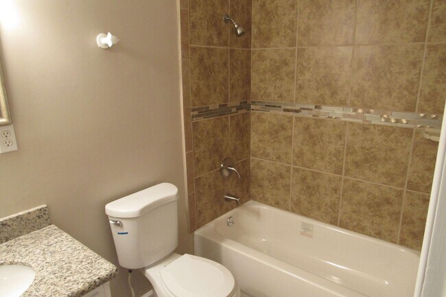 Building Photo - Beautiful NW Home!