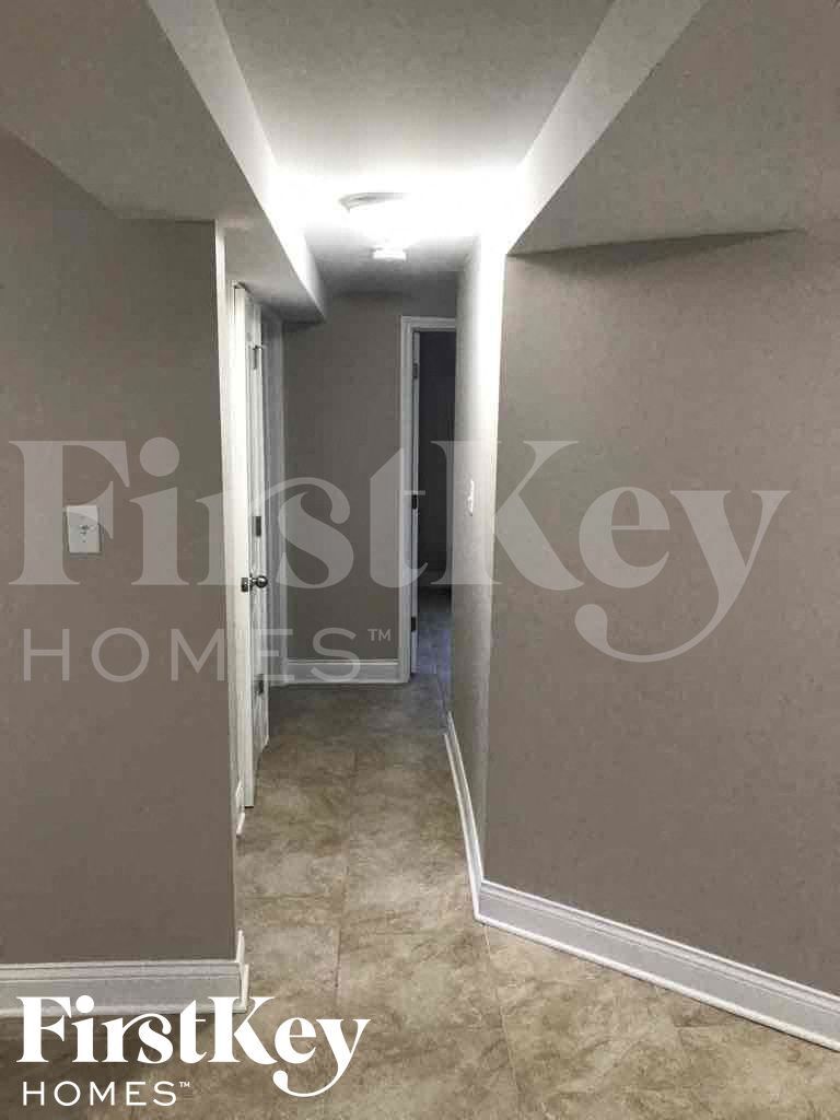 Building Photo - 430 E Clark St