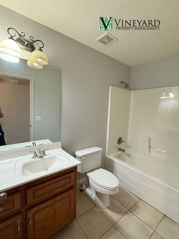 Building Photo - 102 Oak Ridge Trail