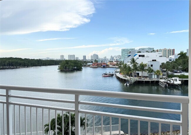 Primary Photo - 400 Kings Point Dr