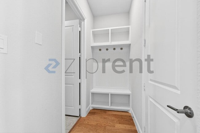Building Photo - 4112 Dunlap Dr