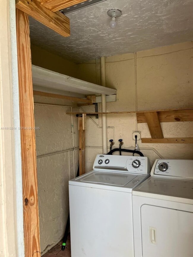 Building Photo - 1303 Partridge Close