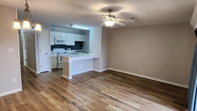 Building Photo - 203 Double Eagle Dr