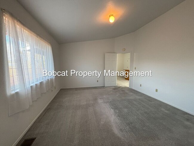 Building Photo - 628 Long Valley Rd