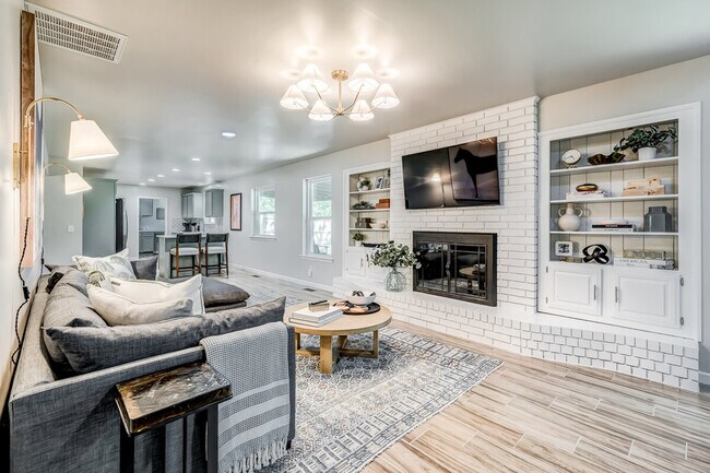 Building Photo - 11 N Pecan Dr