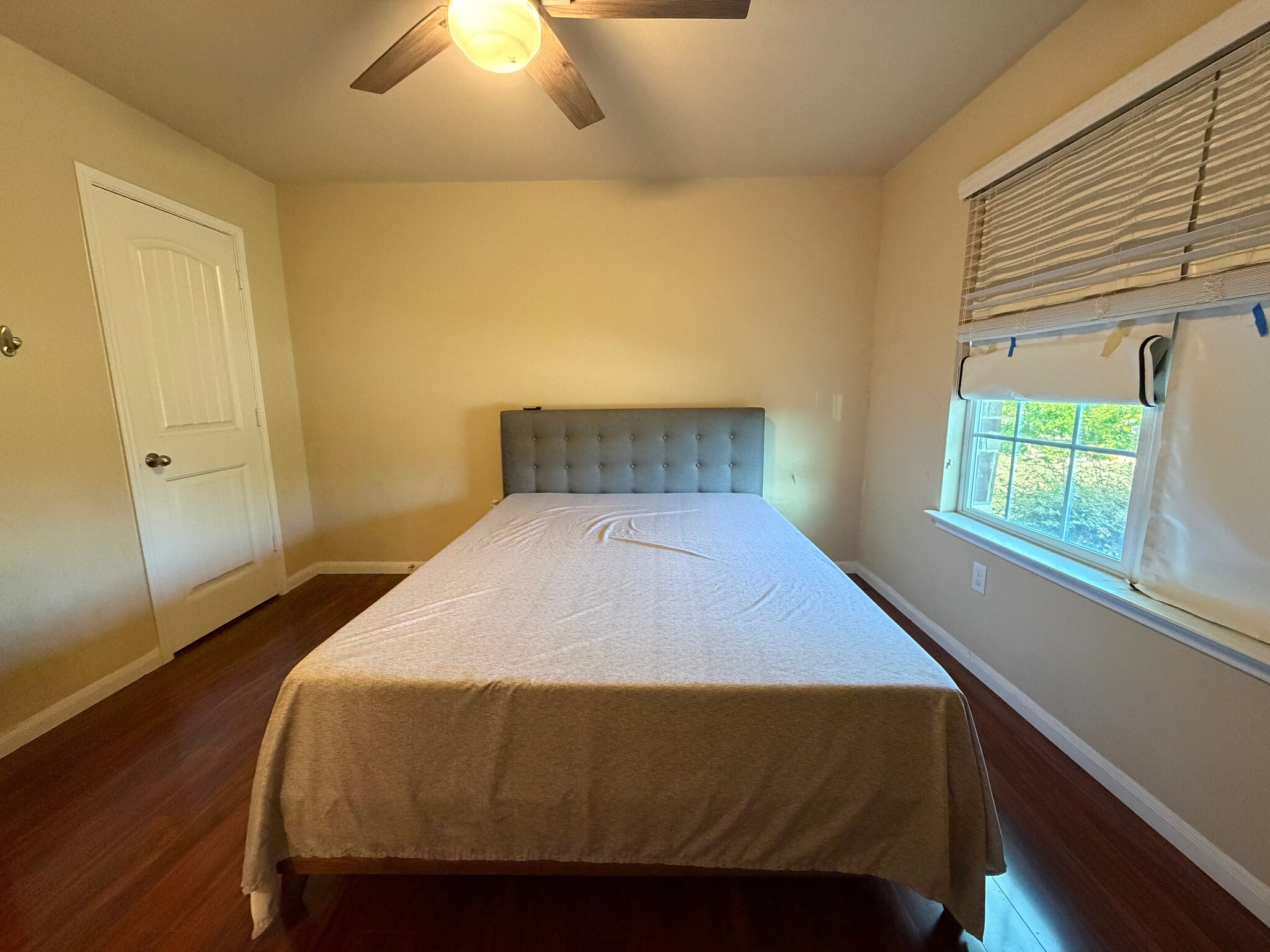 Building Photo - Room in Single Family Home on Bettylou Ln