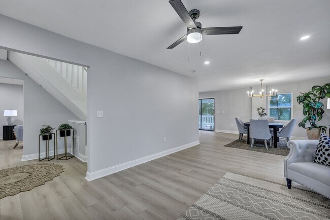 Building Photo - 828 Longbranch Dr