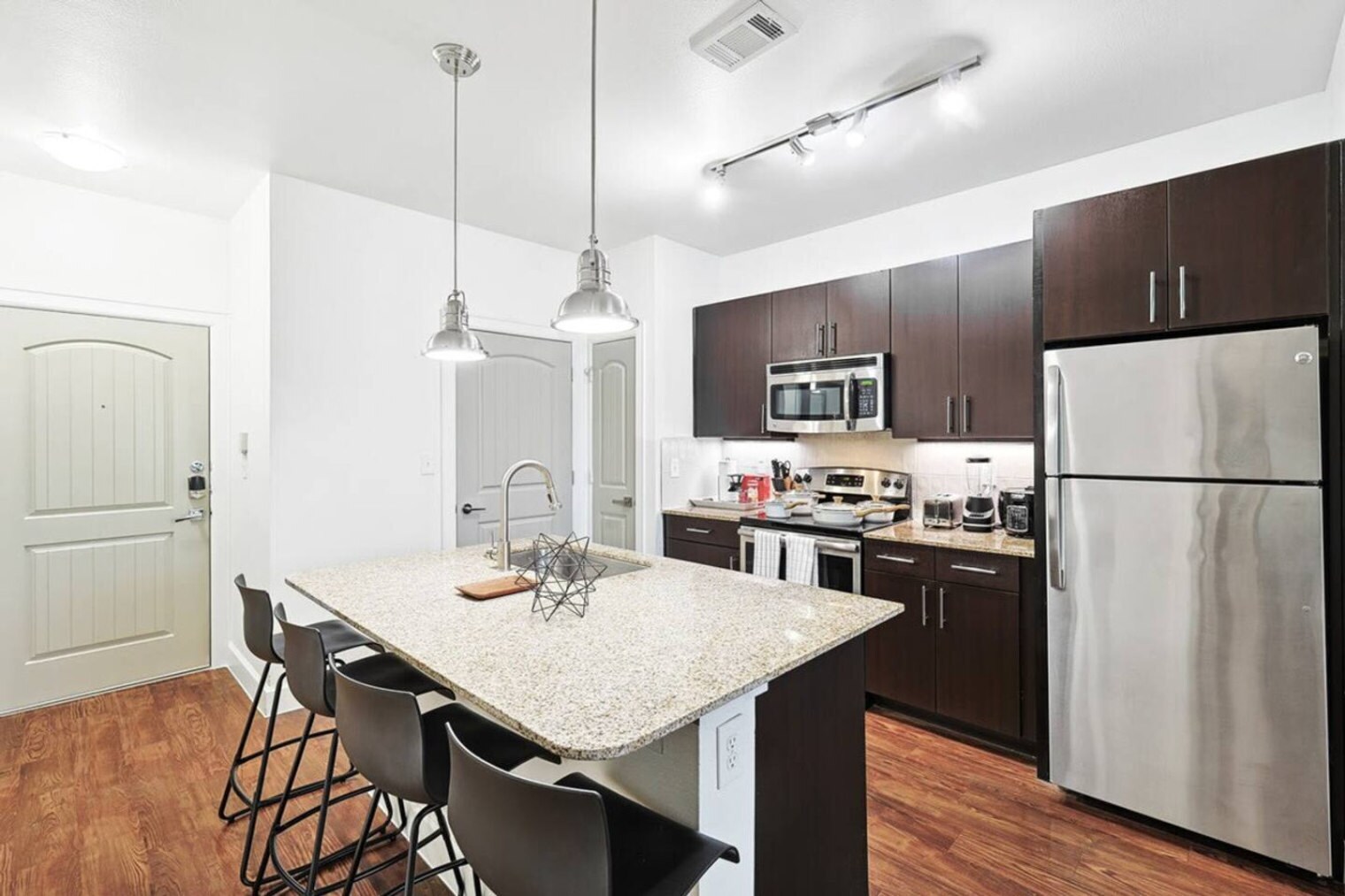 Building Photo - 5752 Town and Country Blvd