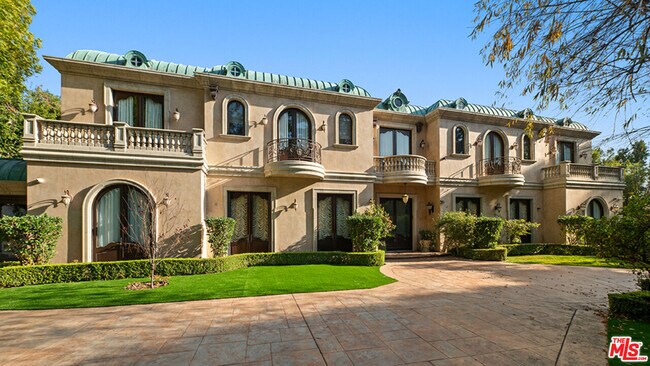 Building Photo - 1021 N Crescent Dr