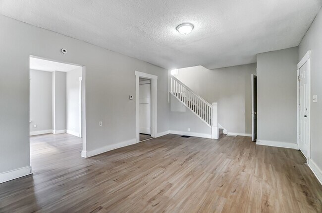 Building Photo - Three Bedroom Home for Lease in Dayton!