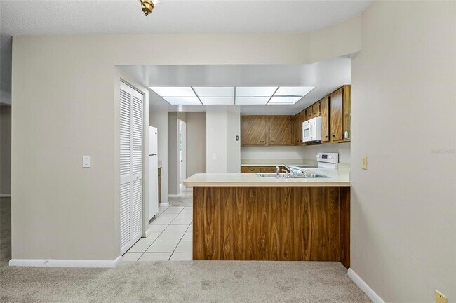 Building Photo - 14 Oakmont Ct