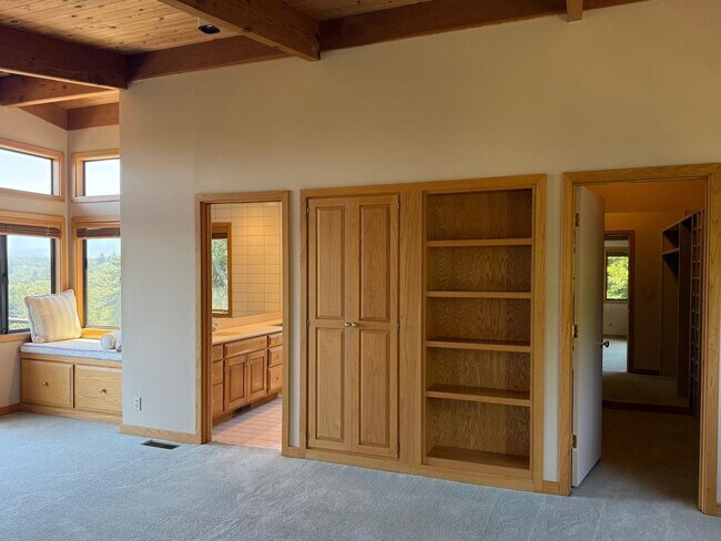 Building Photo - SPACIOUS THREE BED / THREE BATH HOME OFF OF PANORAMIC HWY WITH STUNNING VIEWS