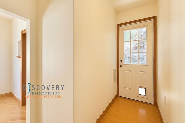 Building Photo - Contemporary Upper Broadway Terrace Four B...