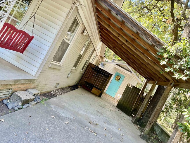 Building Photo - 404 N Jackson St