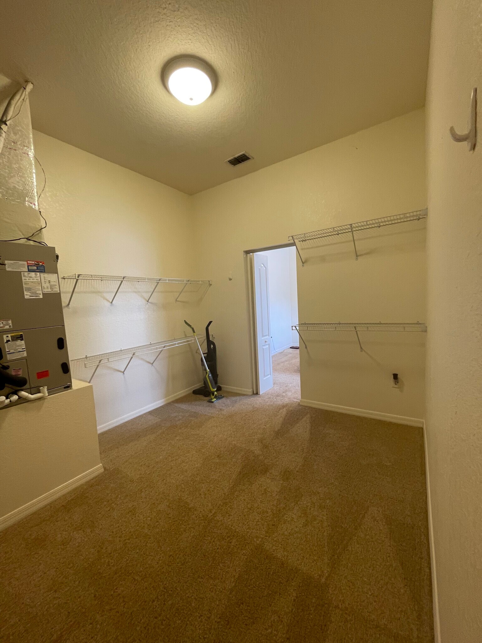 Building Photo - 5841 Cherry Ridge Pl
