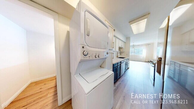 Building Photo - 4915 Tyrone Ave
