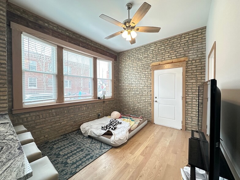 Building Photo - 2901 N Kedzie Ave