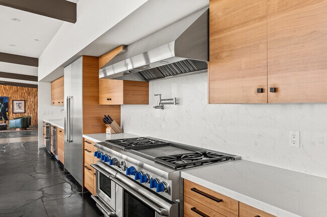 Building Photo - 4925 E Red Rock Dr