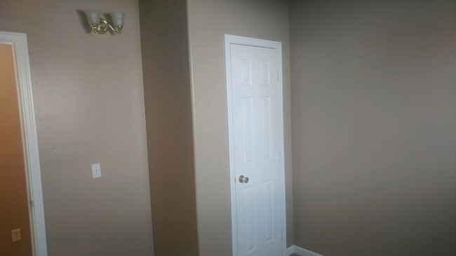 Building Photo - Heights remodeled 3 bedroom, 2 bath with 1...
