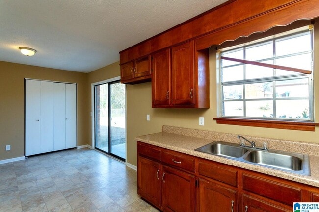 Building Photo - 119 20th Ct E