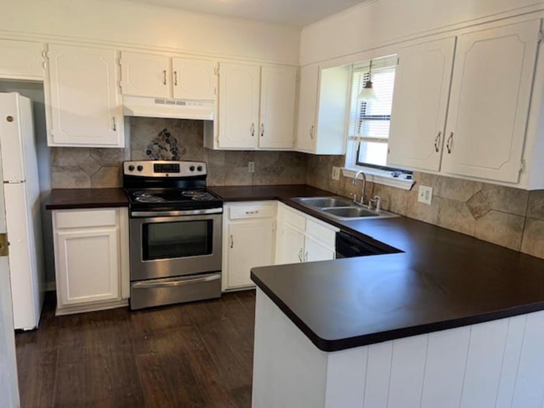 Building Photo - 2327 Tiffany Dr