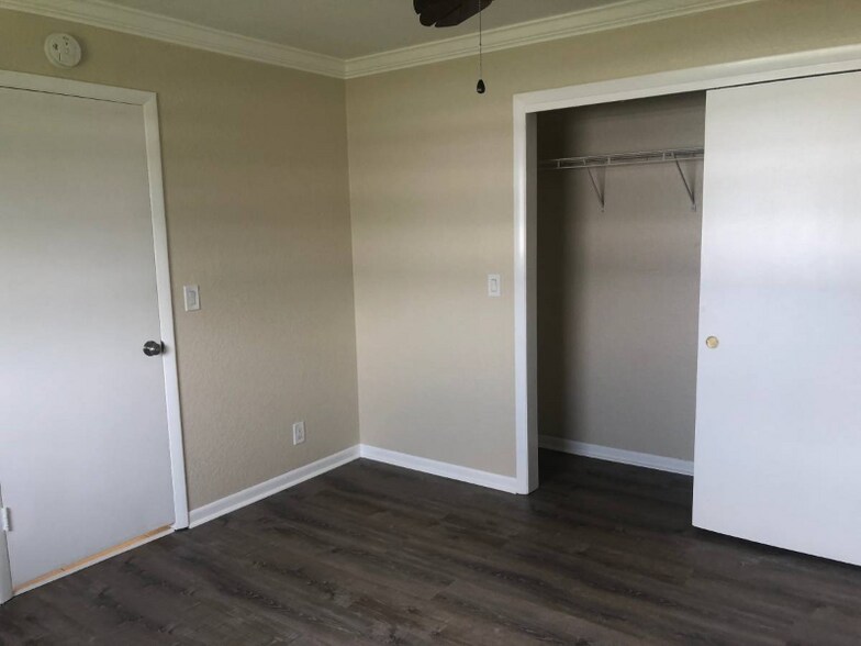 Building Photo - 1611 Green Ln