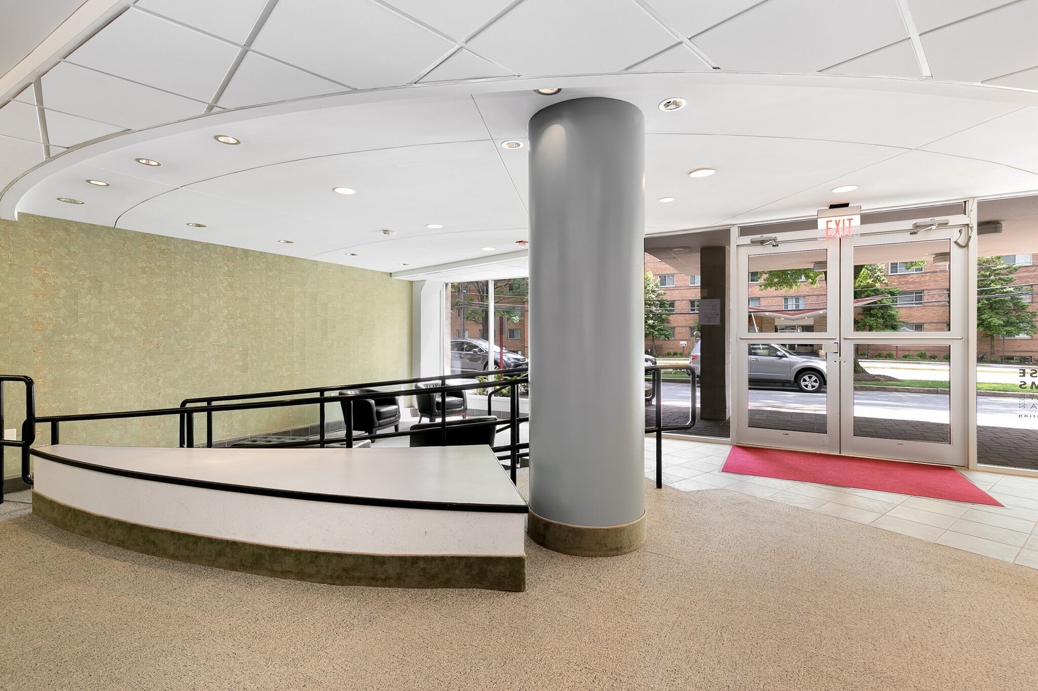 Lobby area - 4401 Lee Hwy