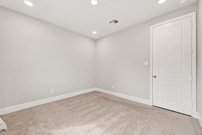 Building Photo - 1835 Brooking Hill Ct
