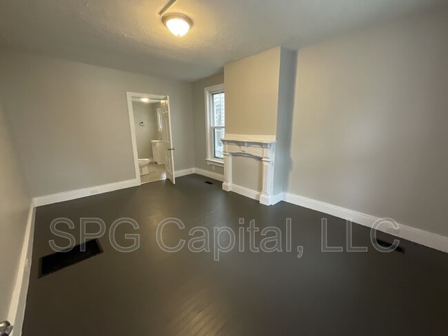 Building Photo - 212 E Orange St