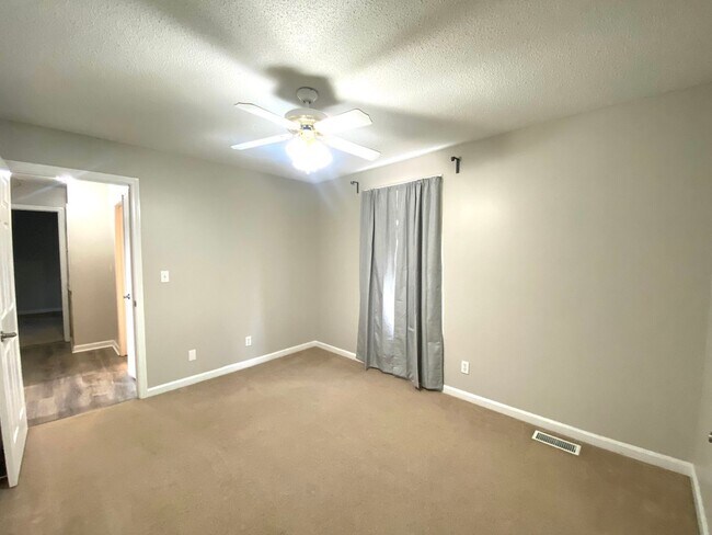 Building Photo - 2719 Knob Ct