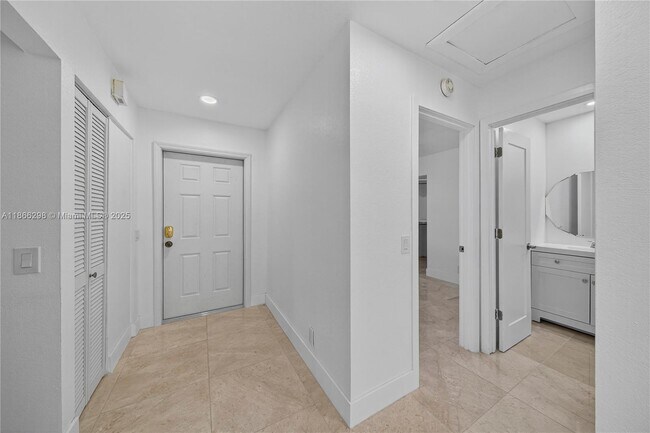 Building Photo - 1545 Springside Dr