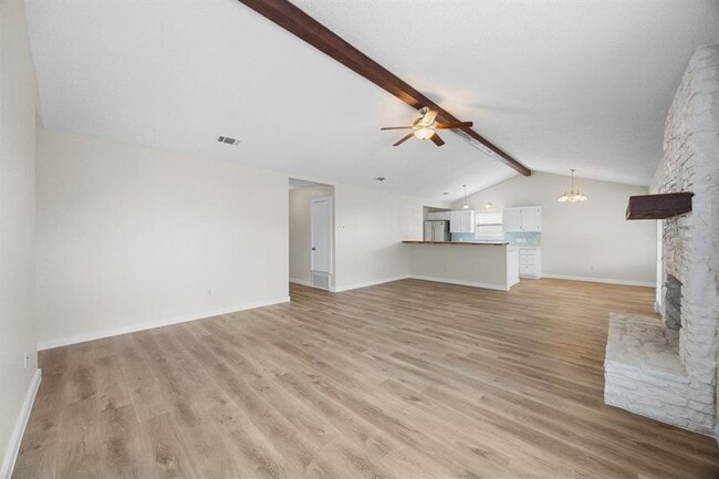 Building Photo - 402 Hillside Dr