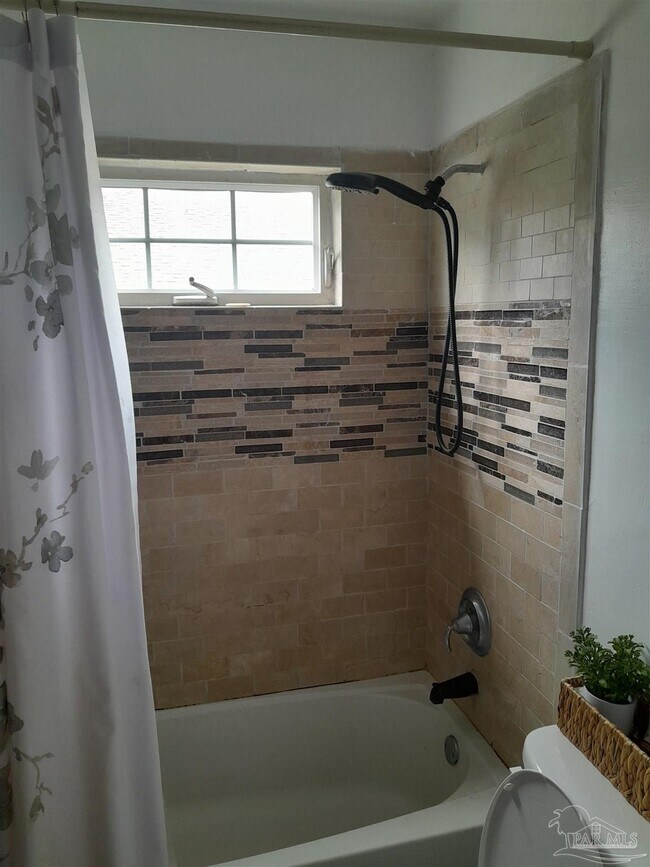 Building Photo - 1018 N F St