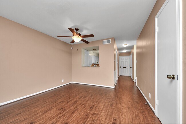 Building Photo - 6334 Chevy Chase Dr