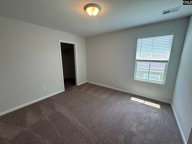 Building Photo - 3042 Hallsdale Dr