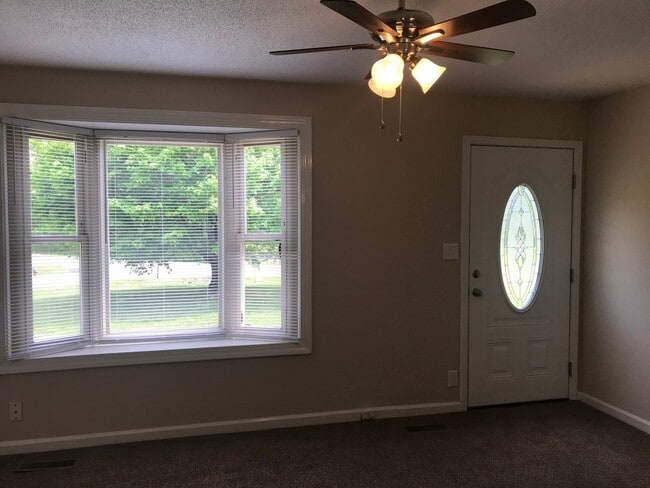 Building Photo - 808 Bedford Dr