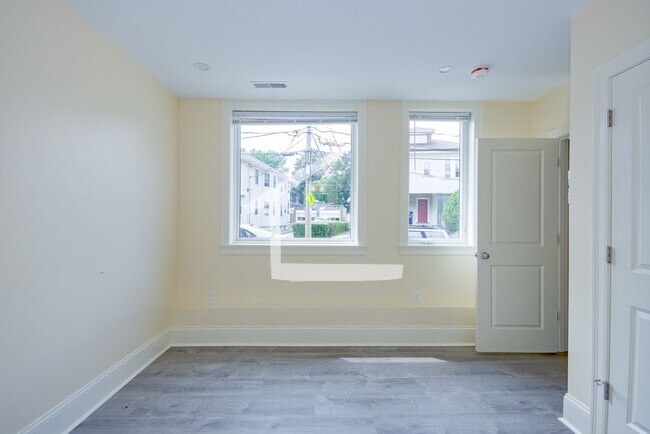 Building Photo - Brand New 3,500 Sq. Ft. Luxury Townhouse in Oak Square w Built In Garage! 1st & Security Only, La...